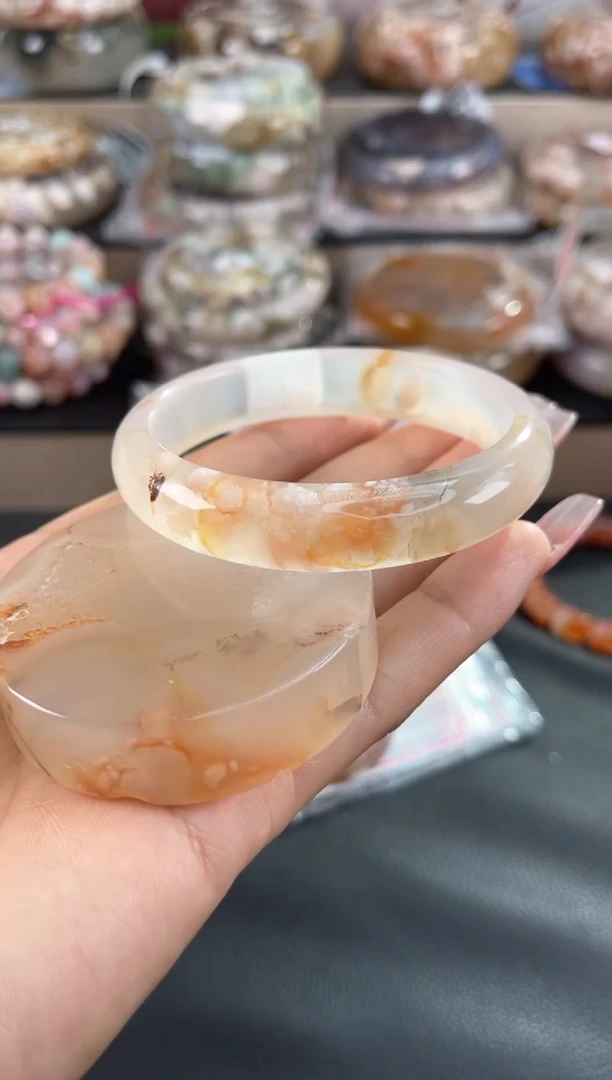 未镶嵌手镯石英质玉56