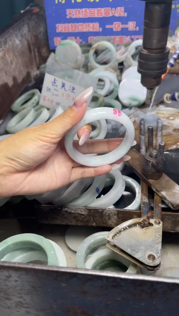 未镶嵌手镯翡翠翡翠