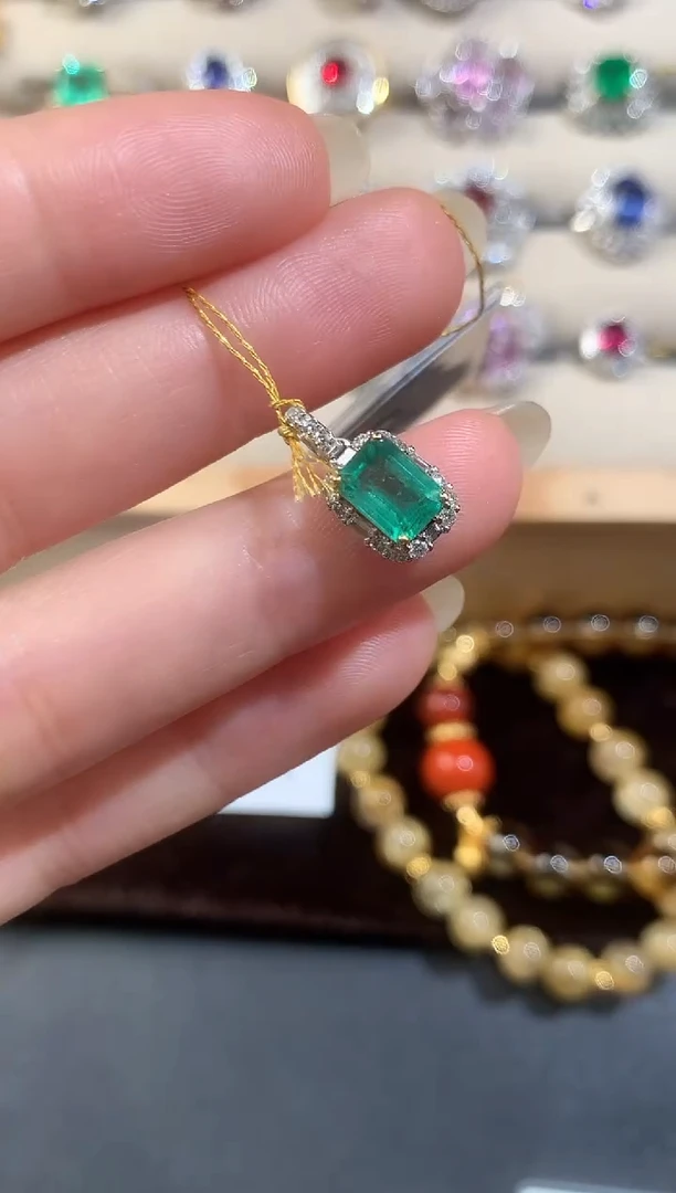 18K金镶嵌吊坠(不含链)祖母绿D467|5980