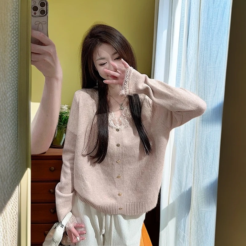 甜美减龄V领蕾丝拼接针织毛衣秋冬2025温柔风内搭显瘦打底衫上衣