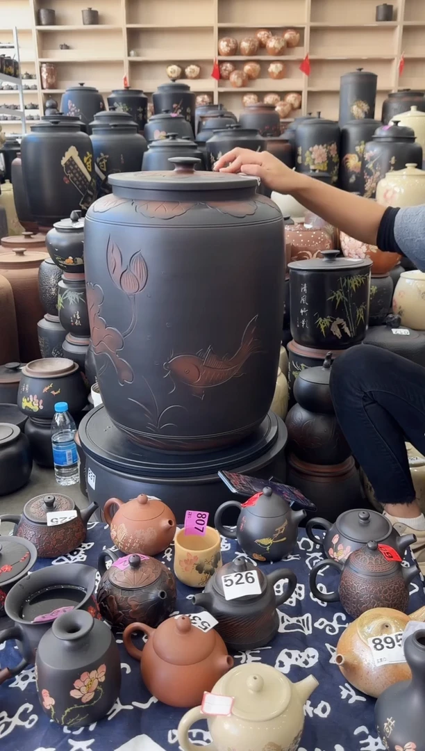 罐瑕疵茶缸高50cm荷花   381