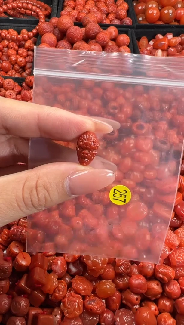 南红玛瑙未镶嵌颈饰1