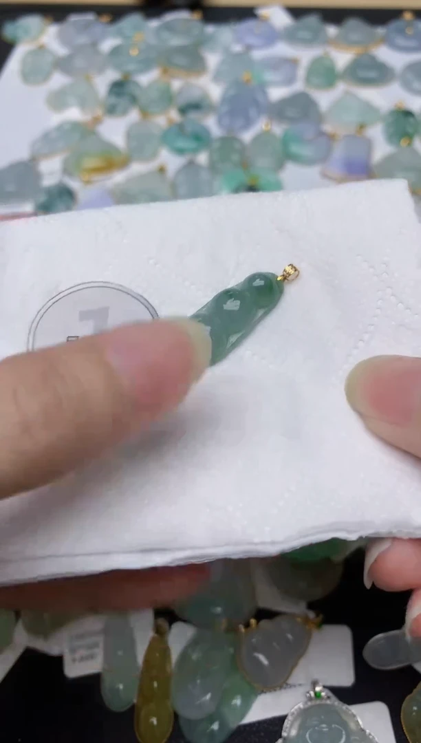 翡翠18K金镶嵌颈饰天然A货翡翠