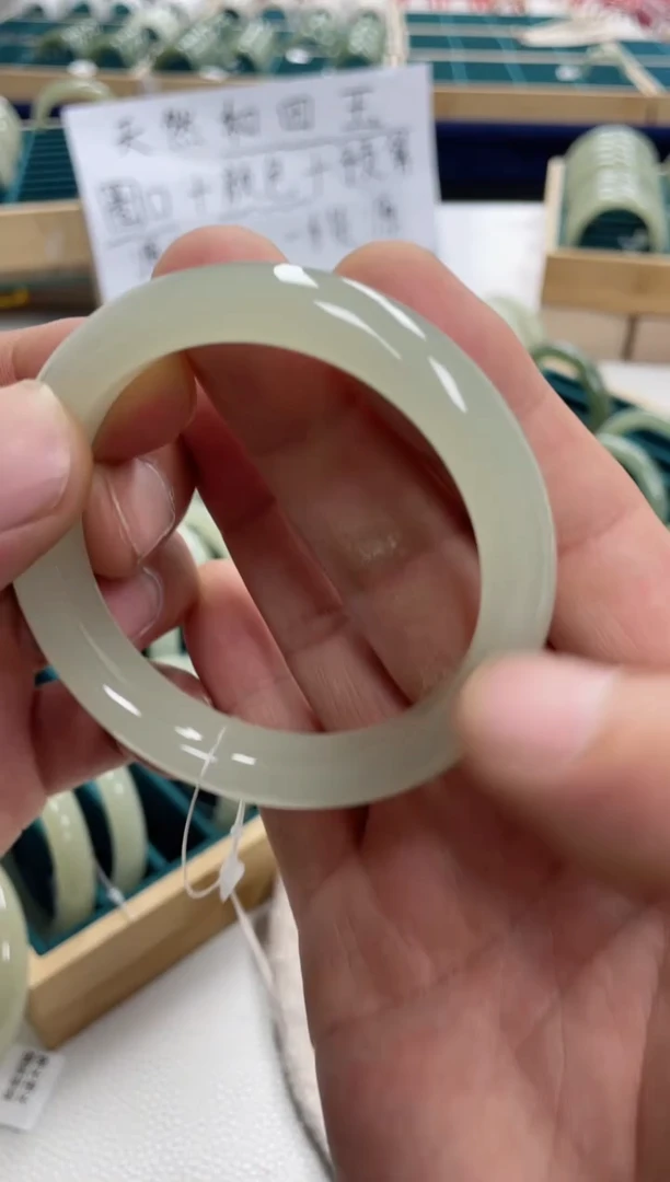 未镶嵌手镯和田玉s****?和田玉手镯327000