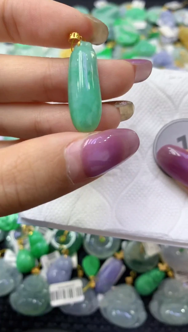 颈饰18K金镶嵌翡翠天然缅甸翡翠A货