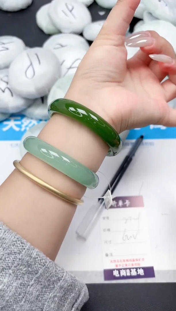 未镶嵌手镯石英质玉214-62.2