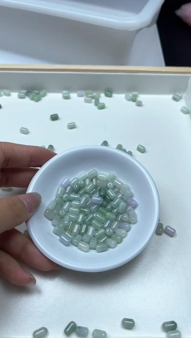 翡翠散珠M919 翡翠胶囊珠5*8MM10个8元