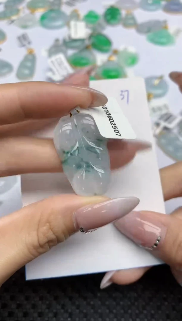 【闪购商品】翡翠颈饰18K金镶嵌天然翡翠A货