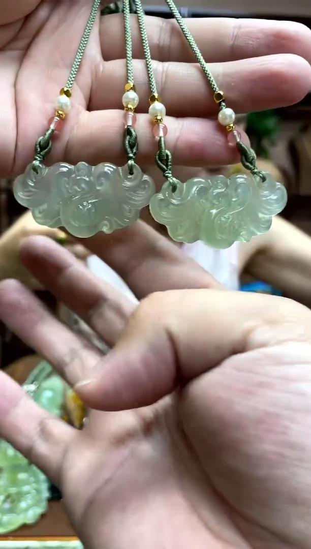 未镶嵌岫玉吊坠多样性发货发其中之一