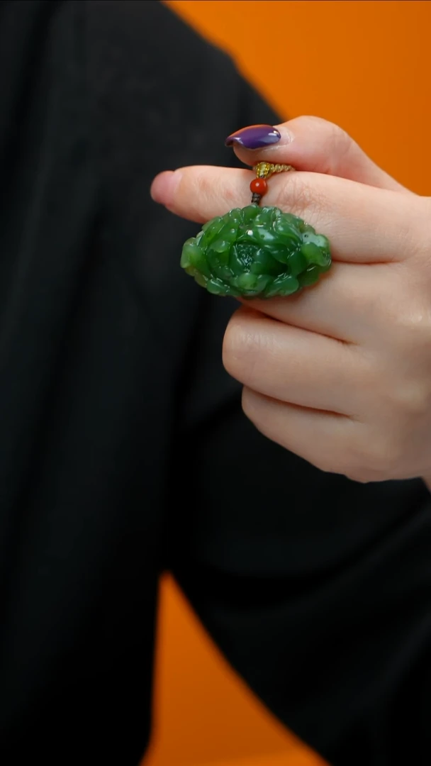 和田玉（碧玉）未镶嵌颈饰碧玉花牌 多样性发其一