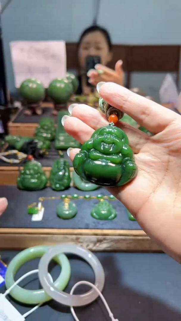 颈饰未镶嵌和田玉（碧玉）1