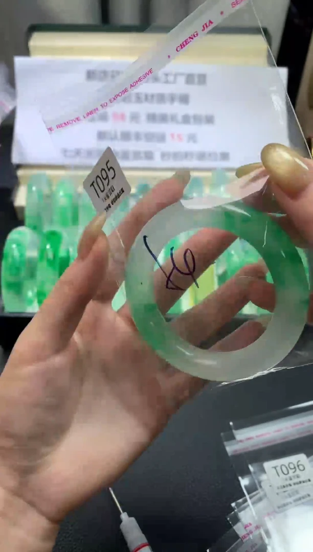 未镶嵌手镯石英质玉095
