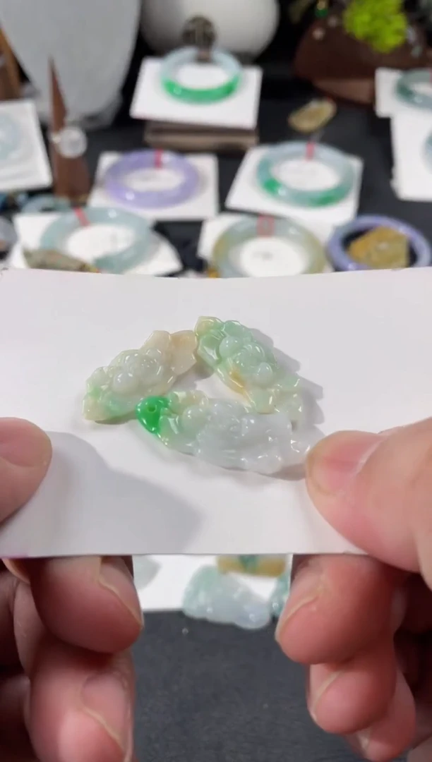 【闪购商品】翡翠颈饰未镶嵌莲花