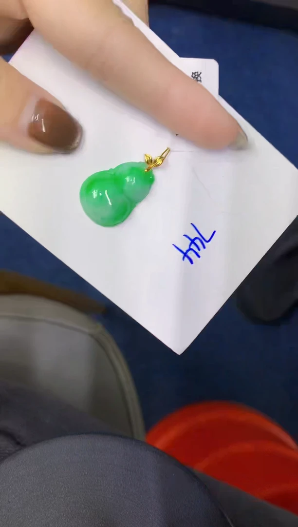 颈饰18K金镶嵌翡翠缅甸天然翡翠A货