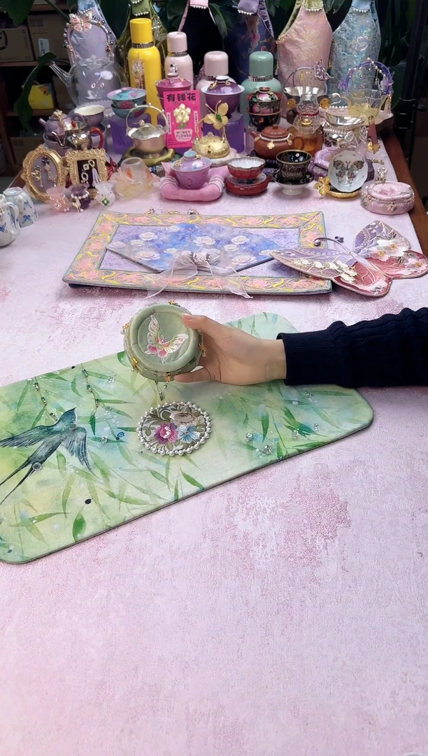 89 绿色蝴蝶圆木托