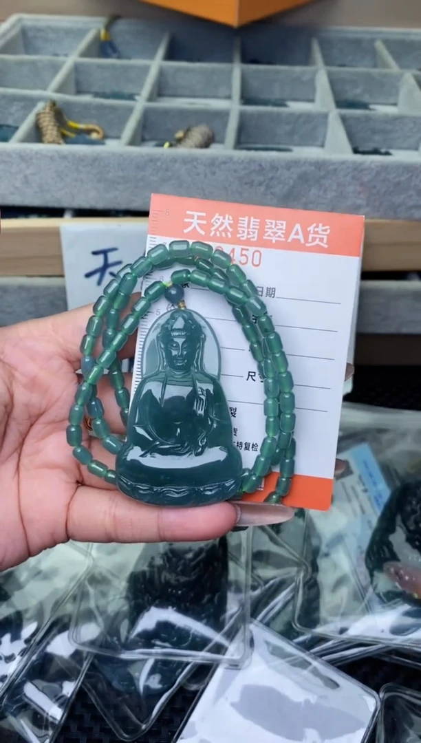 翡翠未镶嵌颈饰