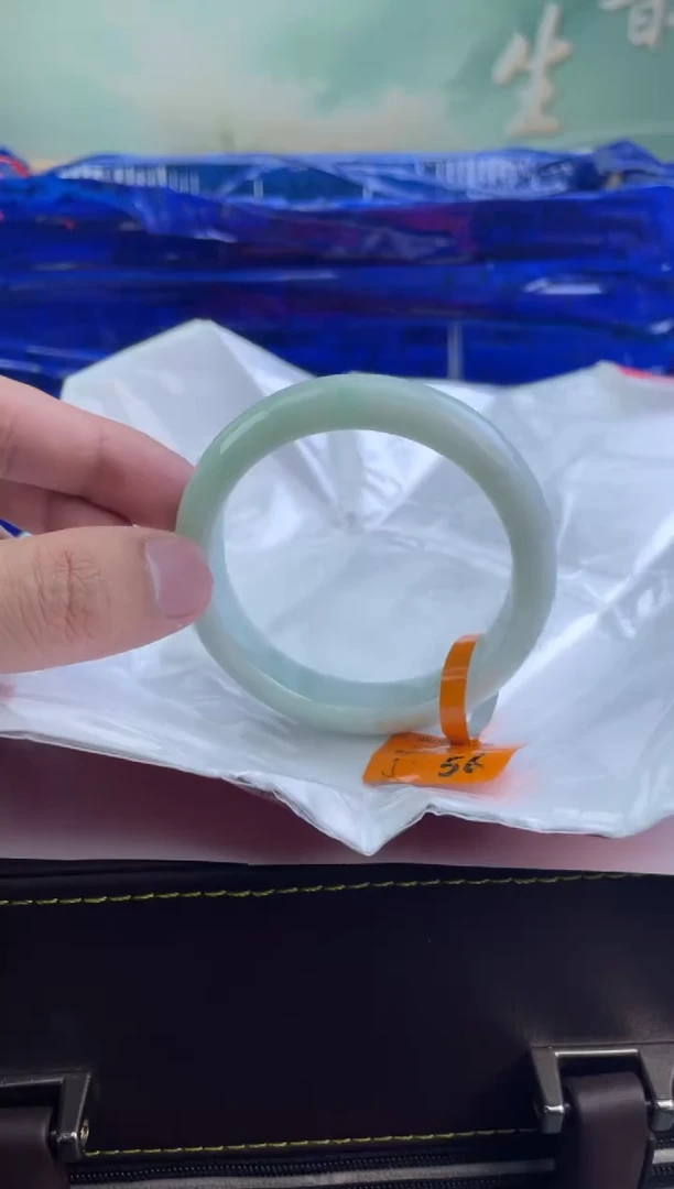 翡翠手镯未镶嵌8翡翠手镯