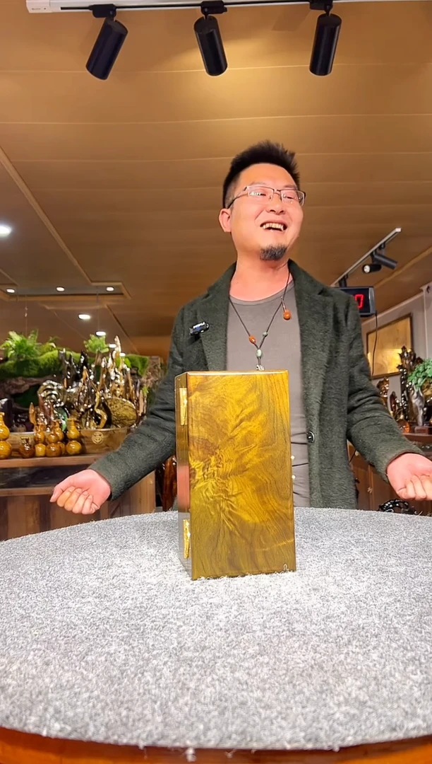 金丝楠木雕款富****J金丝楠木摆件
