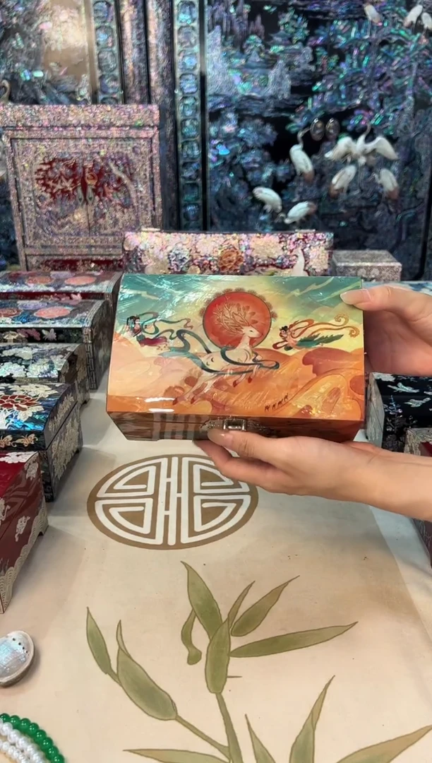 鱼锁绒布底·弘贝雅螺钿漆器文化馆
