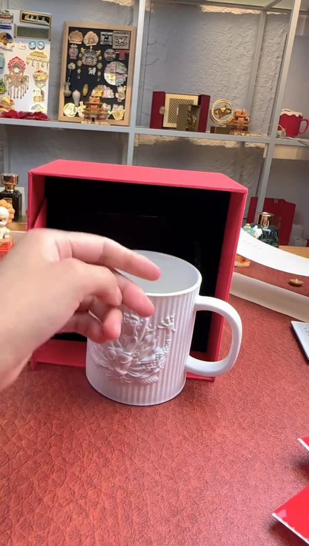 6920528448043646038白色翔龙包装微瑕