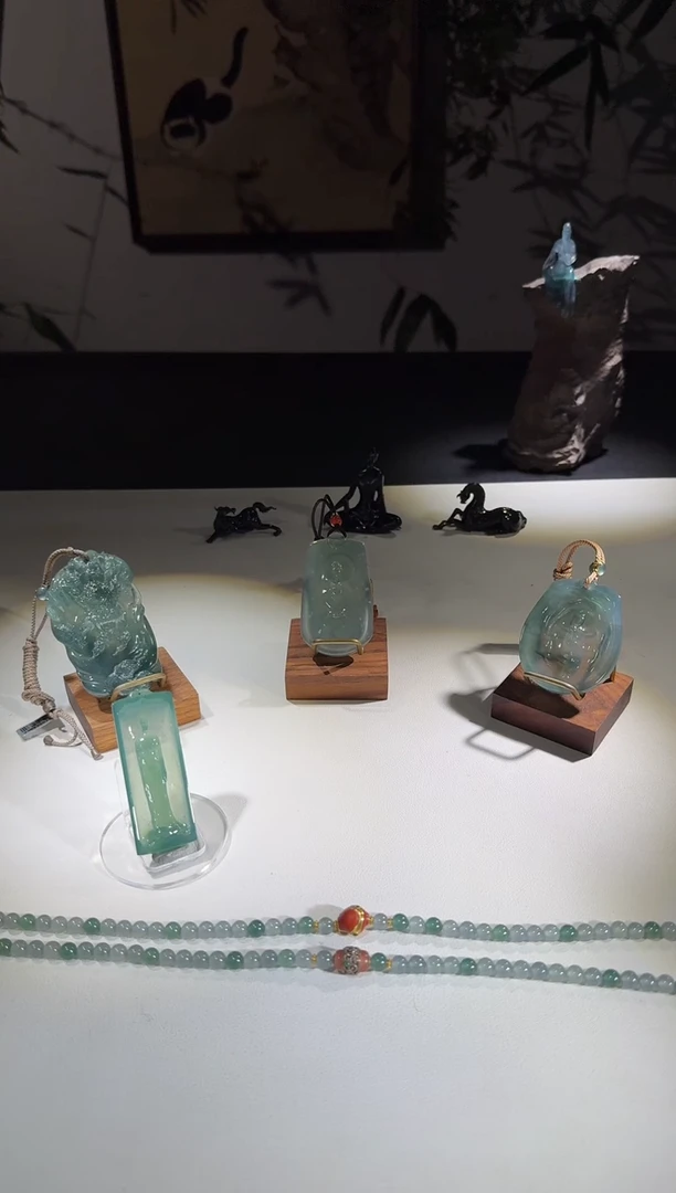 吊坠(不含链)未镶嵌翡翠山水牌