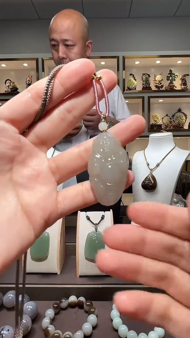 和田玉未镶嵌颈饰1