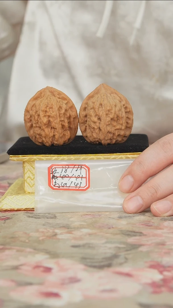 把件文玩核桃赤龙鸡心