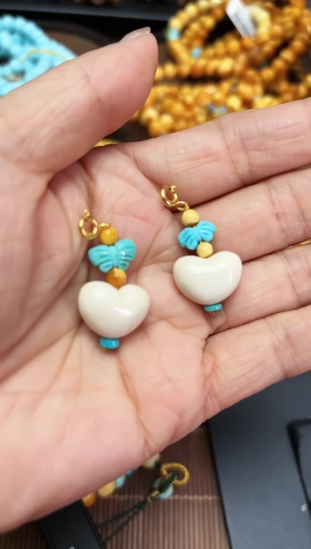 【闪购商品】琥珀裸石未镶嵌滴溜多样发其一