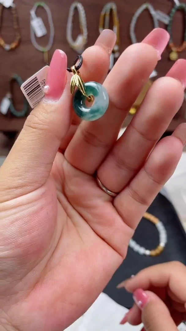 颈饰未镶嵌翡翠项链