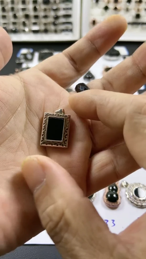 吊坠(赠链)银S925镶嵌翡翠无事牌