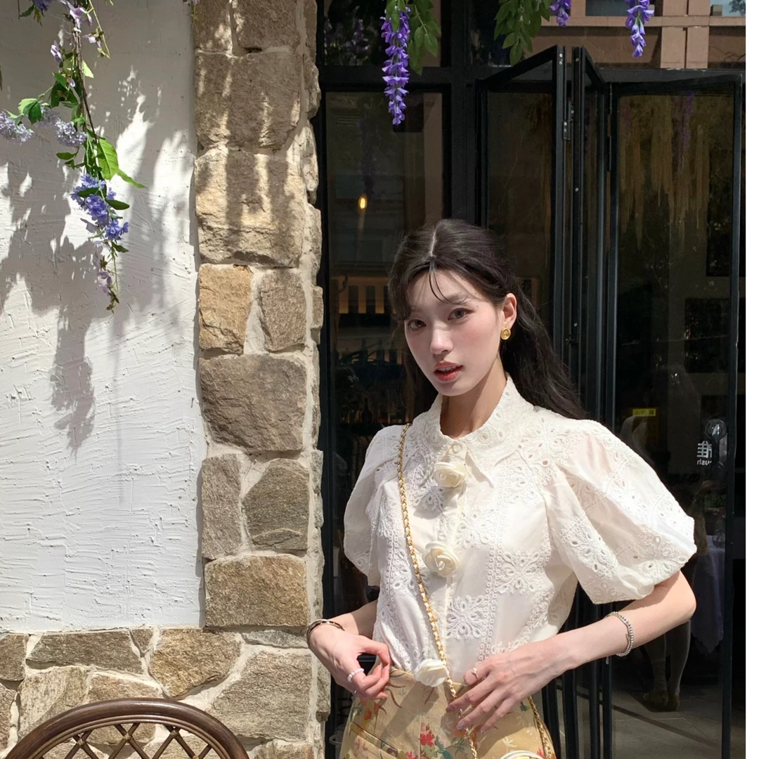 勃艮第白 镂空刺绣花朵花苞袖衬衫法式短袖女