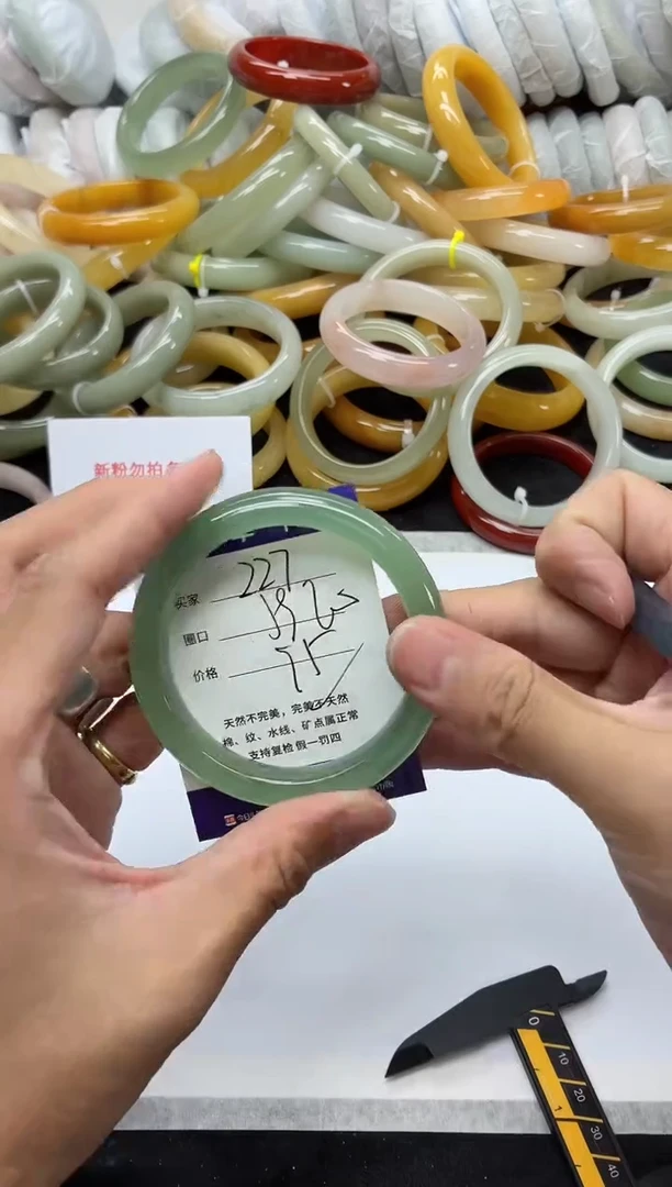 未镶嵌手镯石英质玉227