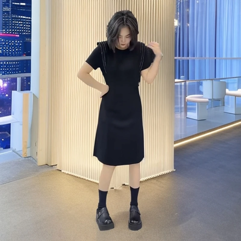 高档重工修身连衣裙夏季女气质收腰显瘦短袖小黑裙黑色直筒裙子