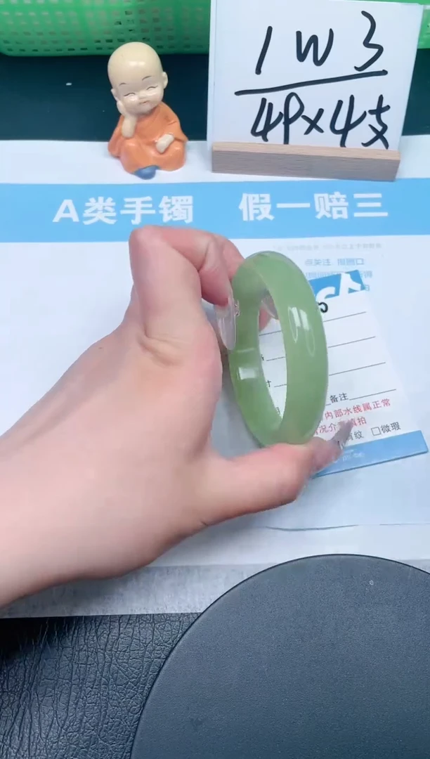 【闪购商品】石英质玉手镯未镶嵌90-56