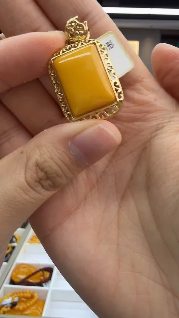 琥珀颈饰未镶嵌280秒拍号 假一罚三