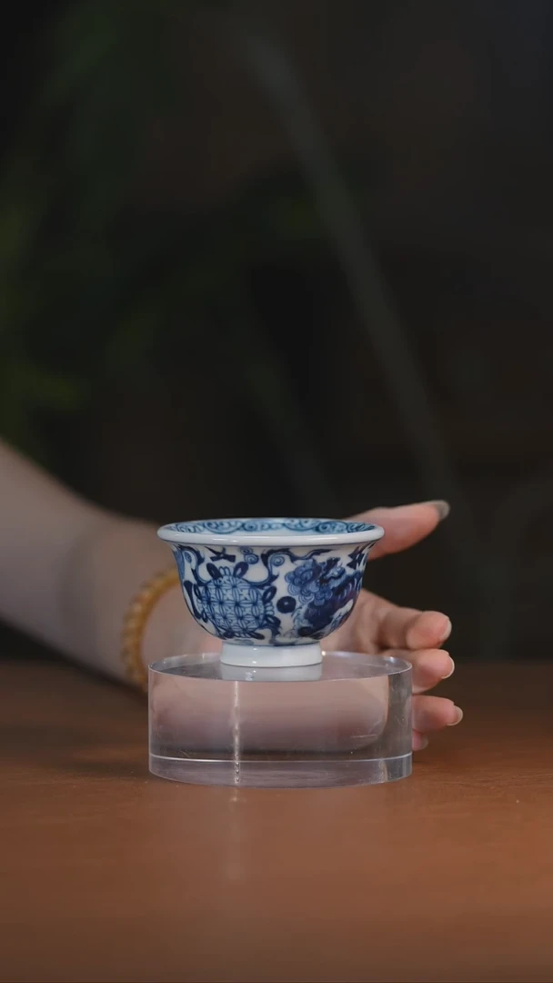 元青花双狮压手杯