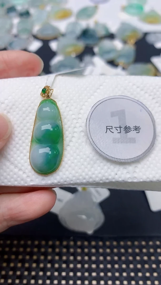 颈饰18K金镶嵌翡翠天然缅甸A货翡翠