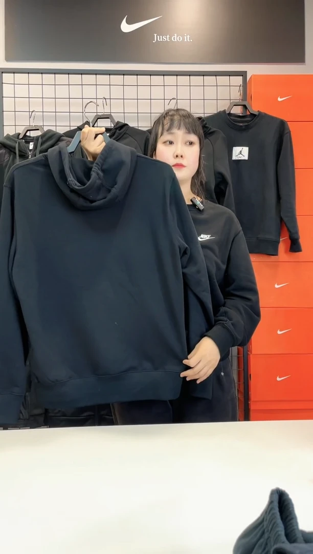 3867黑色连帽卫衣L码130斤-150斤不退换