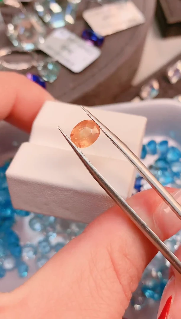 未镶嵌珠宝半成品石榴石（芬达石）1.55ct