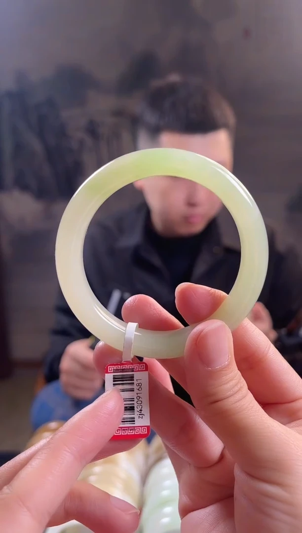 未镶嵌手镯和田玉54+圈口1681