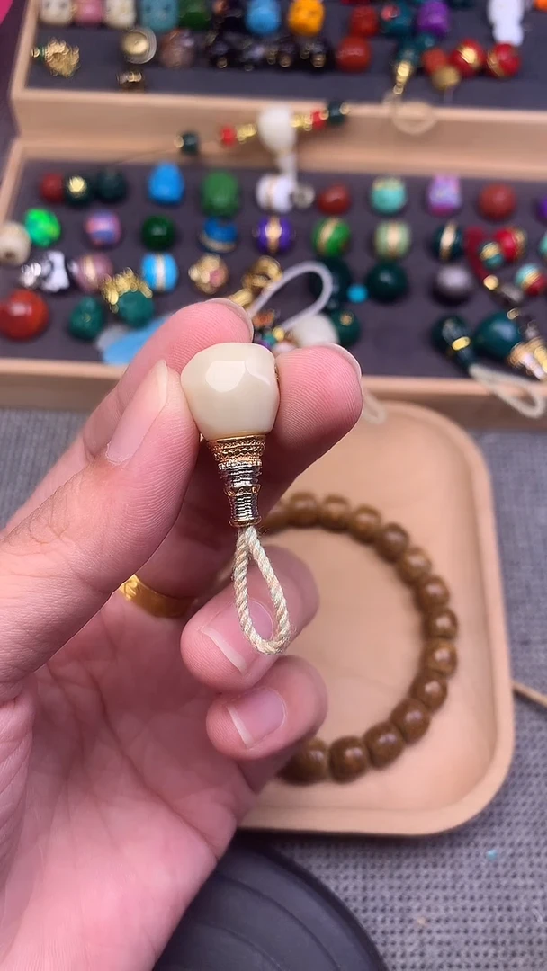 颈饰琉璃奶白色切面分体三通 单个发