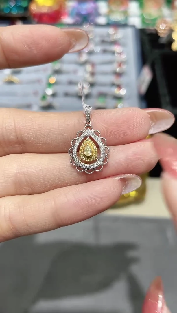 吊坠18K金镶嵌钻石吊坠