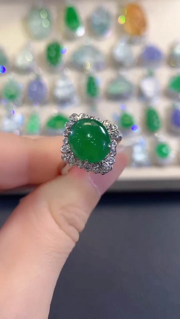 18K金镶嵌戒指翡翠b136