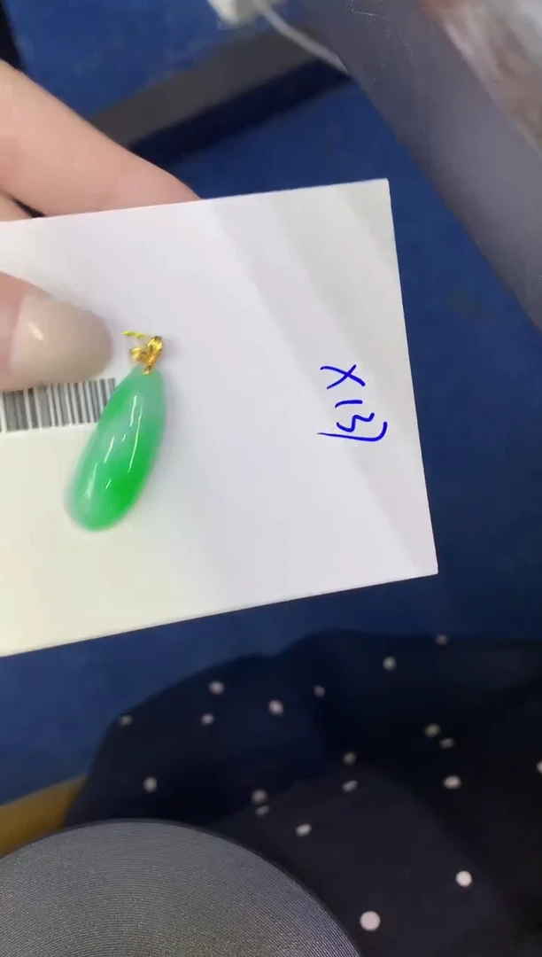 颈饰18K金镶嵌翡翠缅甸天然翡翠A货