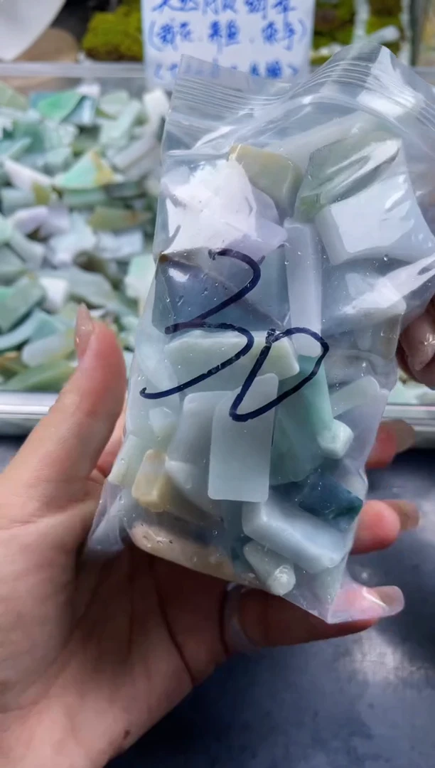 翡翠散珠天然翡翠中号500克30