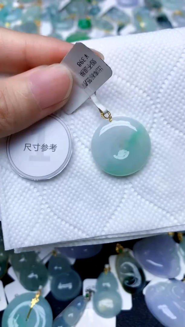 颈饰18K金镶嵌翡翠天然A货翡翠