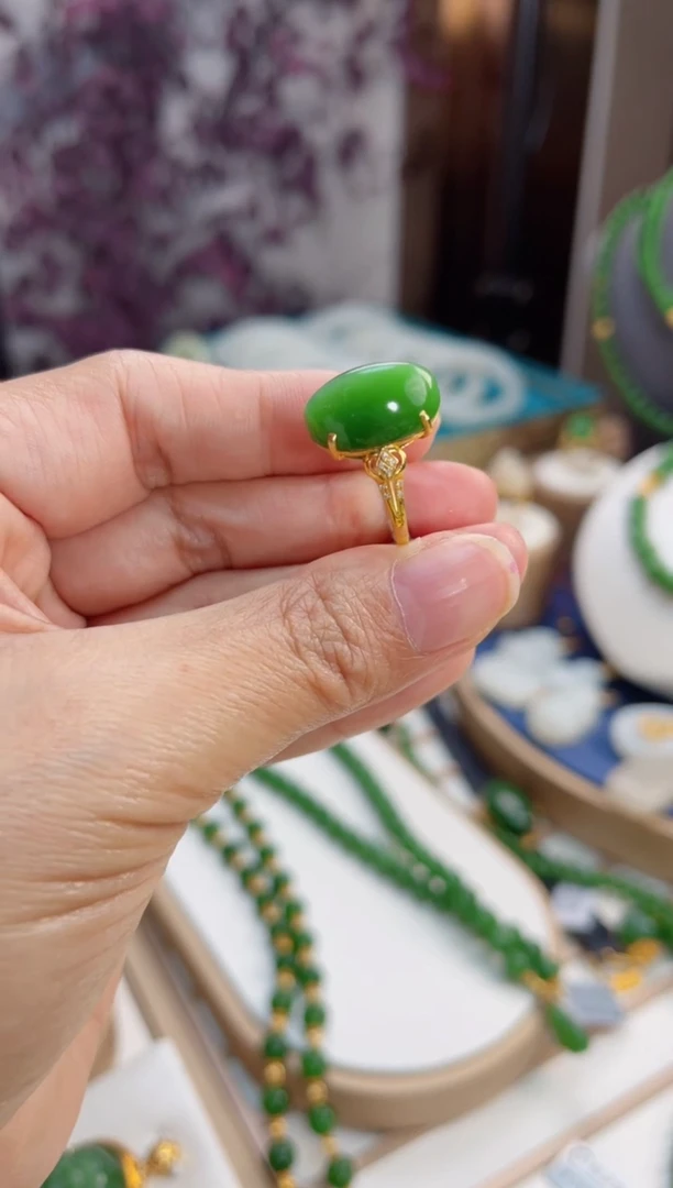 【闪购商品】和田玉戒指18K金镶嵌蛋面