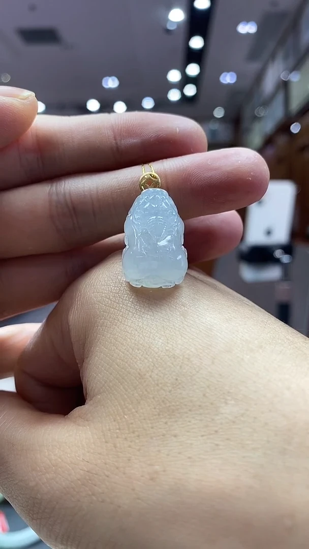 颈饰18K金镶嵌翡翠貔貅