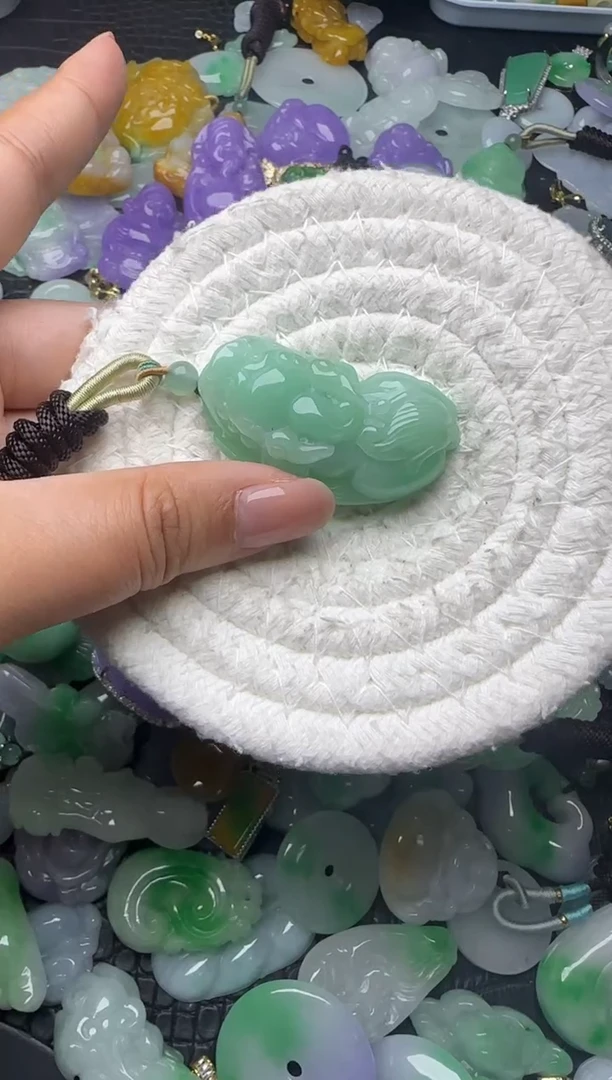 颈饰未镶嵌翡翠缅甸翡翠吊坠