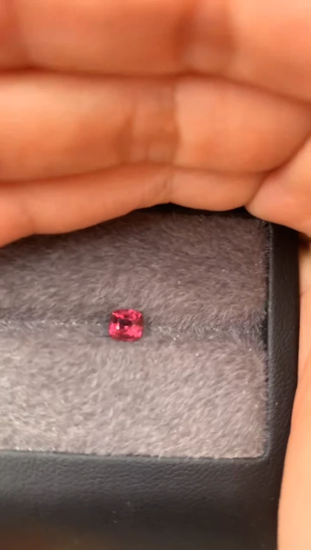 未镶嵌裸石定制尖晶石枕型 蔷薇色调 0.70ct